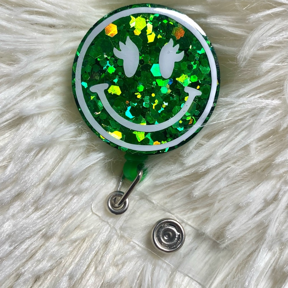 💚 Green Smiley Face Badge Reel